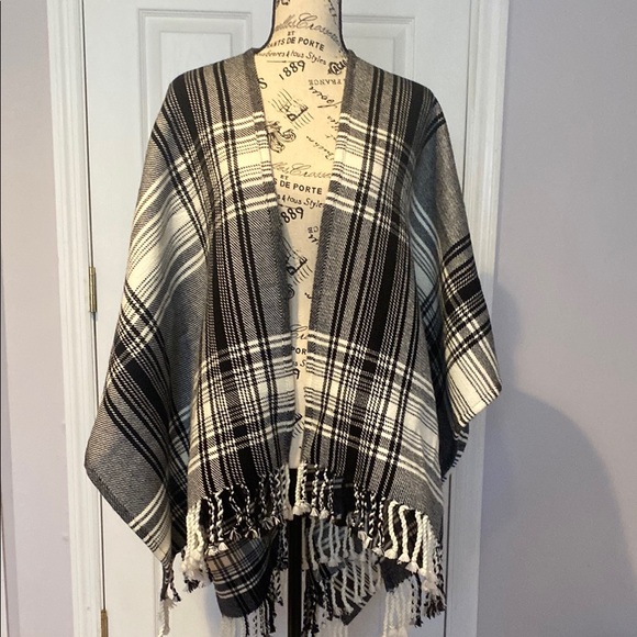 Talbots Black and White Scarf with Fringe - Picture 9 of 10